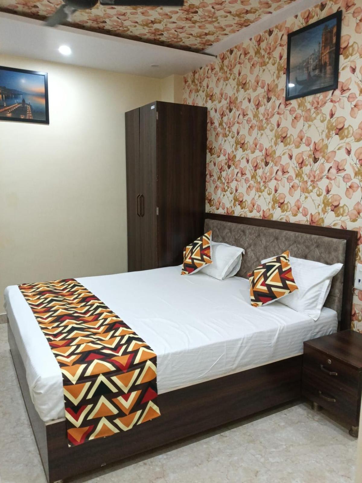 Js Banaras Residency Hotel พาราณสี ภายนอก รูปภาพ